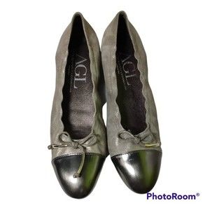 AGL. Attilo Giusti Leombruni Women Gold ballet flats Size 10